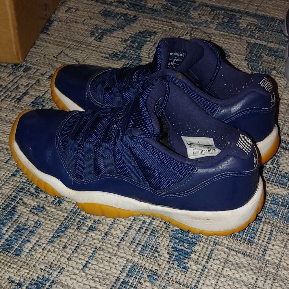 AIR JORDAN 11 RETRO LOW